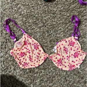 VICTORIA SECRET BRA BRAND NEW W/O tags